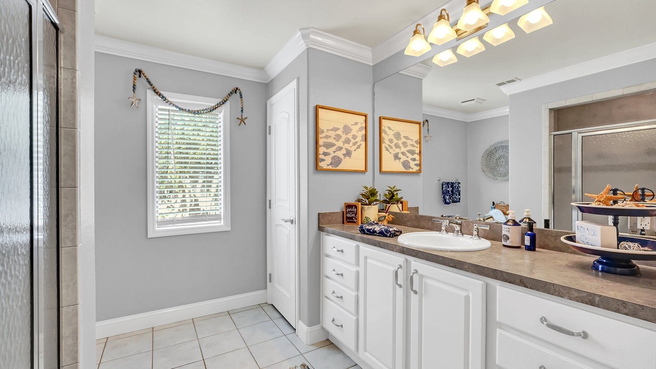 Photo of Bathroom in Auburndale