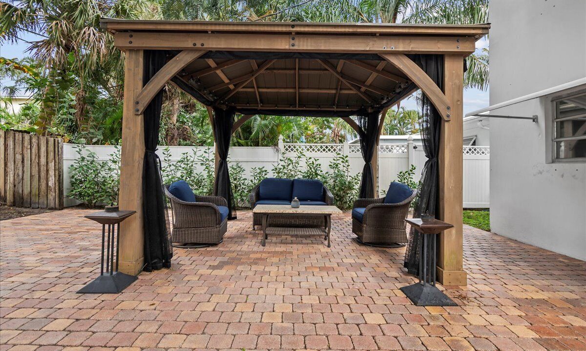 Photo of Patio Balcony in Lake Worth Corridor