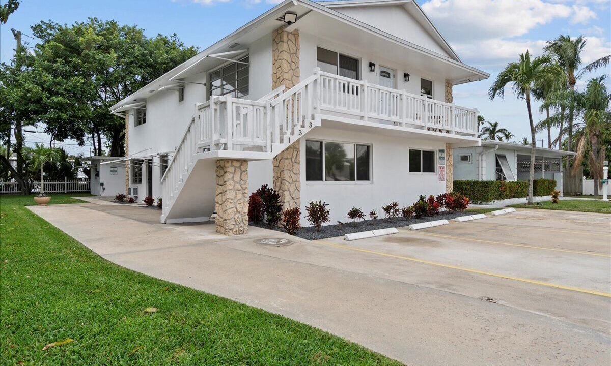 Photo of Outdoor in Lake Worth Corridor