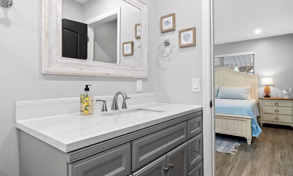 Photo of Bathroom in Lake Worth Corridor