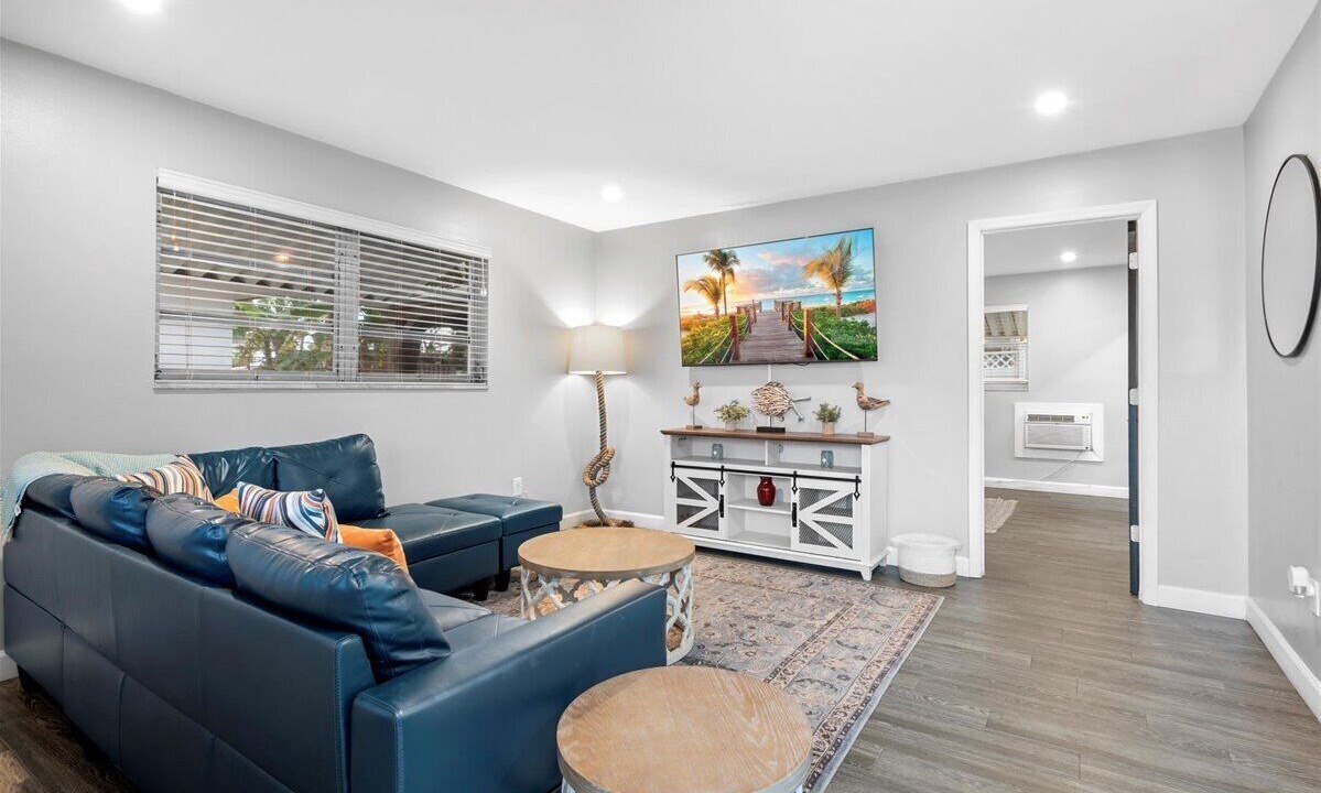 Photo of Livingroom in Lake Worth Corridor