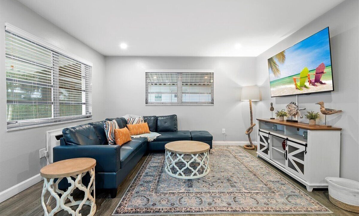 Photo of Livingroom in Lake Worth Corridor