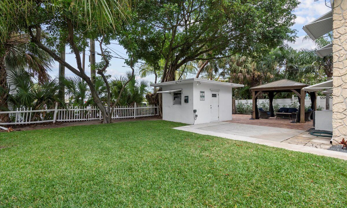 Photo of Outdoor in Lake Worth Corridor