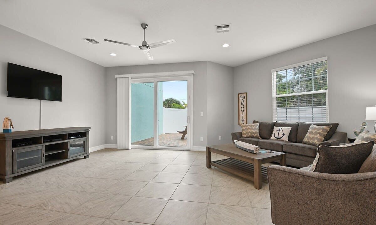 Photo of Livingroom in Indian Harbour Beach