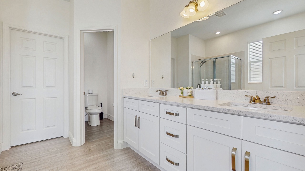 Photo of Bathroom in Trafalgar Village