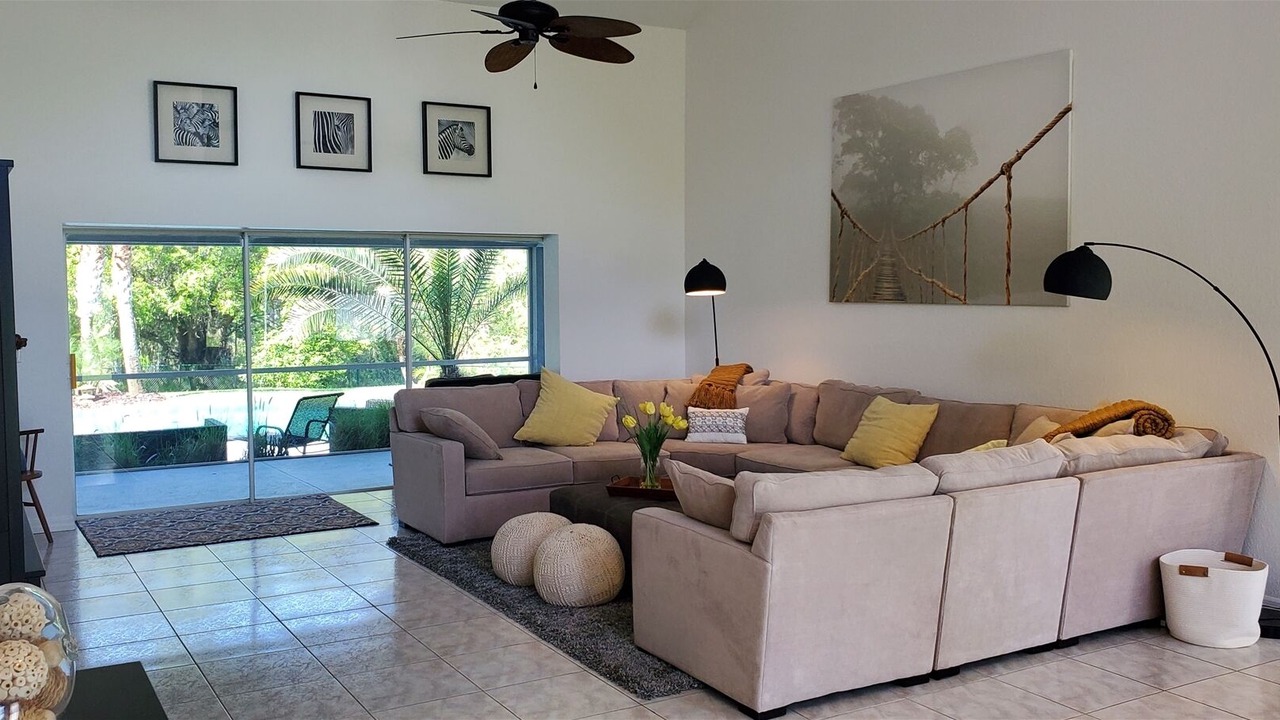 Photo of Livingroom in Groveland