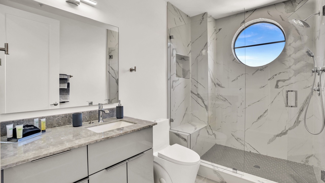 Photo of Bathroom in Harbordale