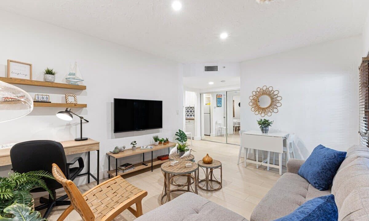 Photo of Livingroom in Hendricks and Venice Isles