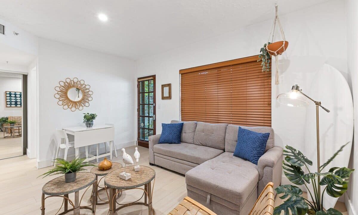 Photo of Livingroom in Hendricks and Venice Isles