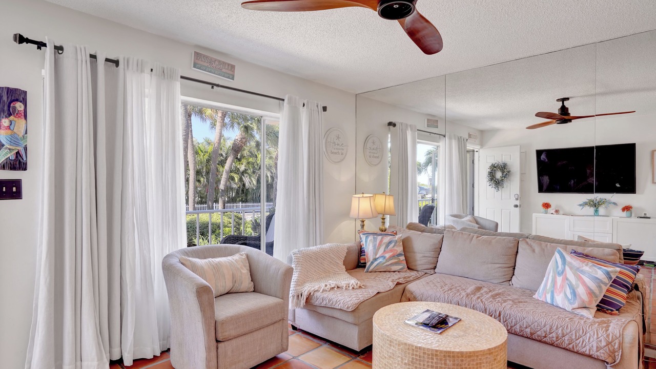 Photo of Livingroom in Pass-a-Grille