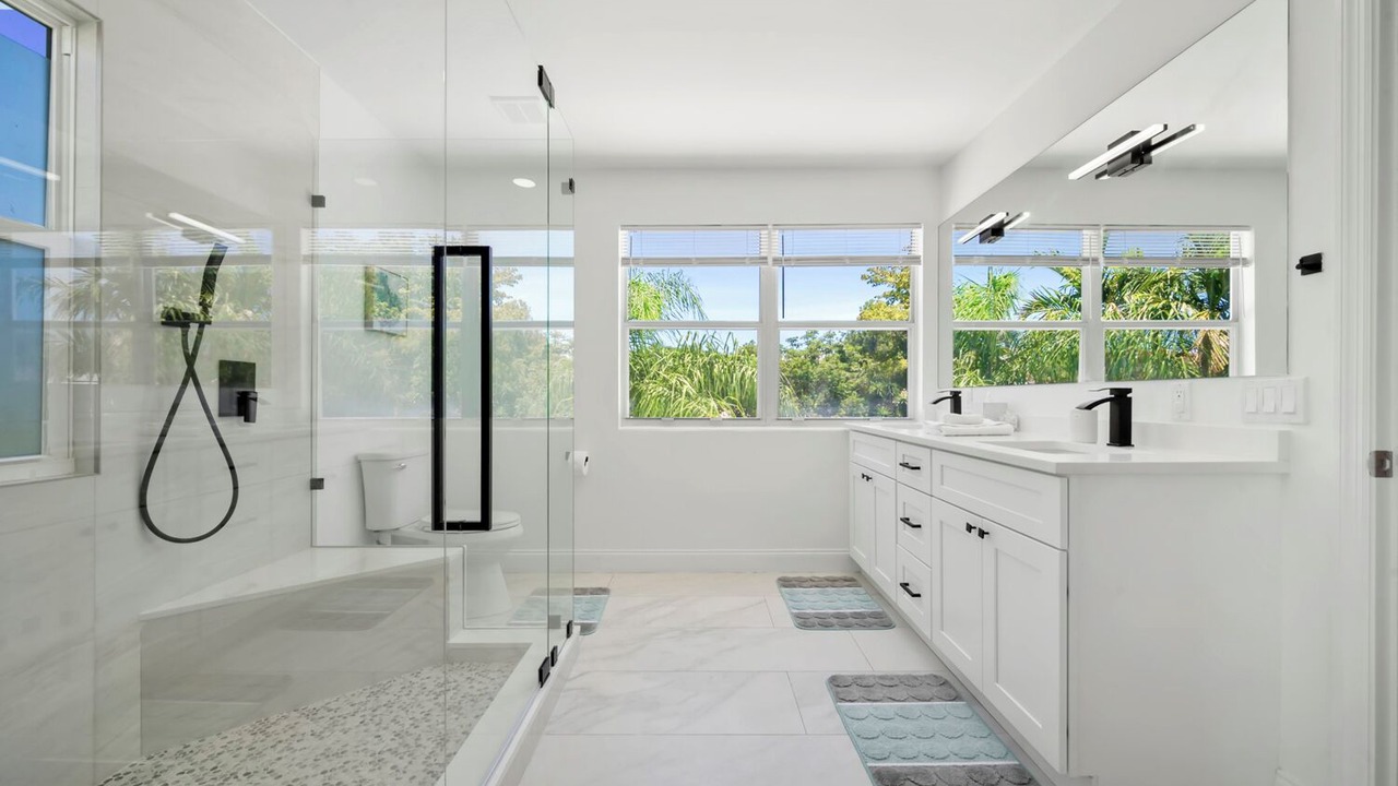 Photo of Bathroom in Flamingo Parks