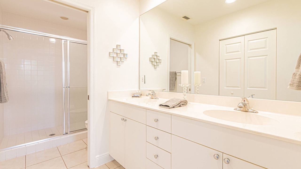 Photo of Bathroom in Vanderbilt Beach