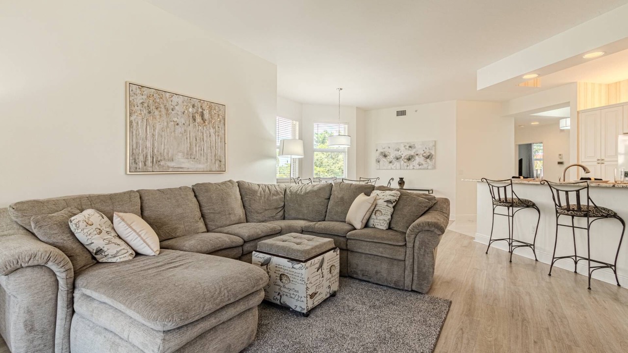 Photo of Livingroom in Vanderbilt Beach