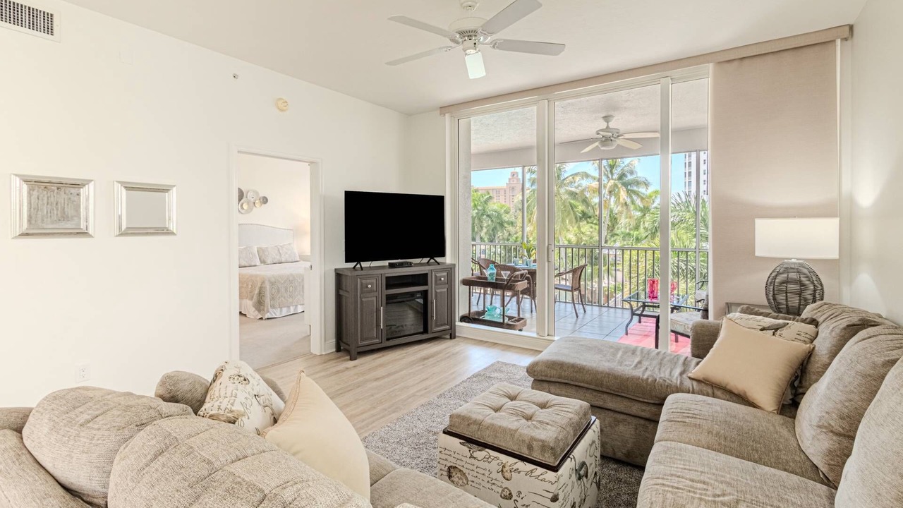 Photo of Livingroom in Vanderbilt Beach