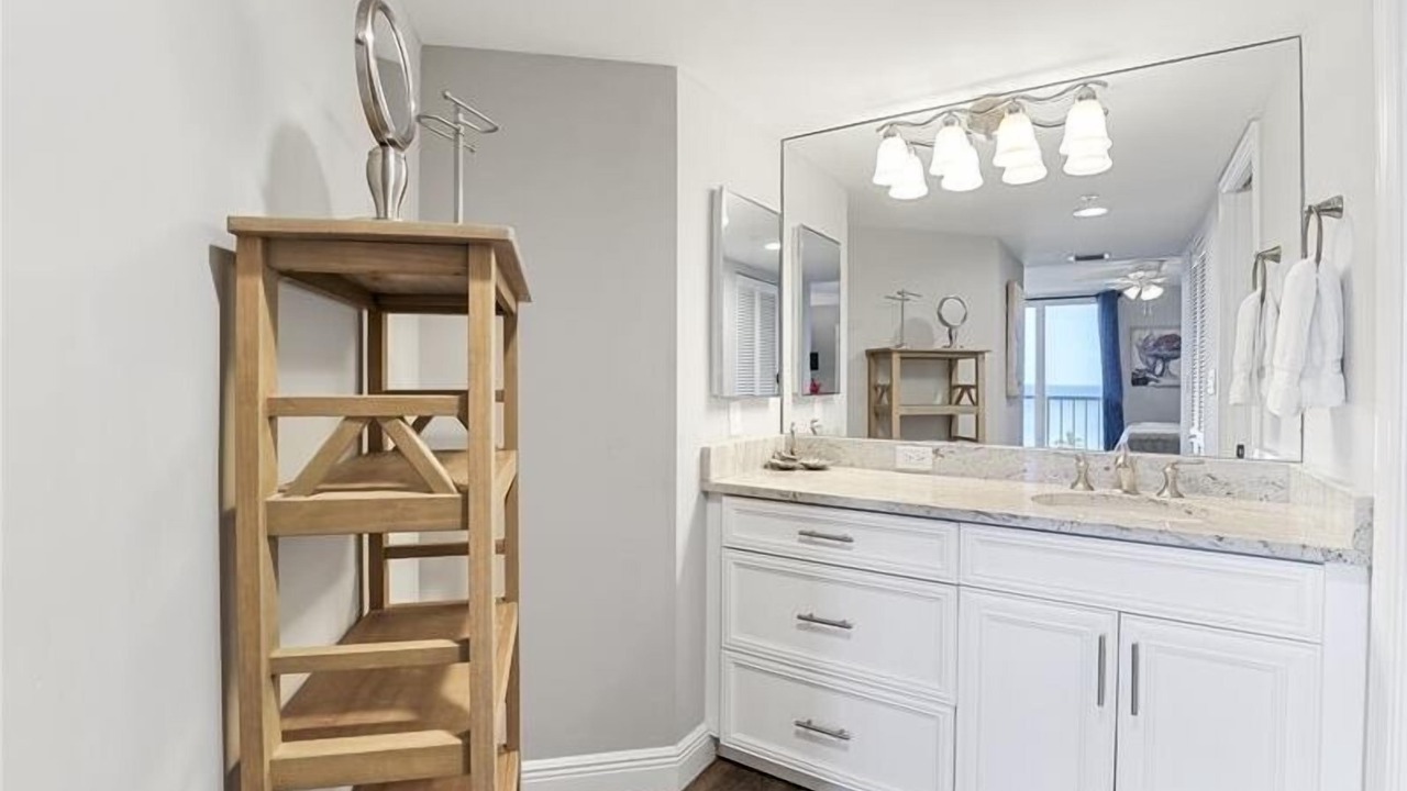 Photo of Bathroom in Park Shore