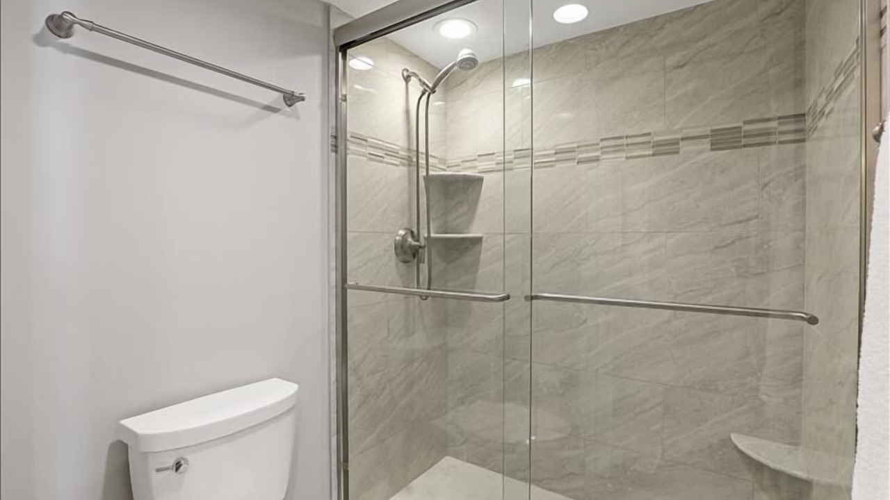 Photo of Bathroom in Park Shore