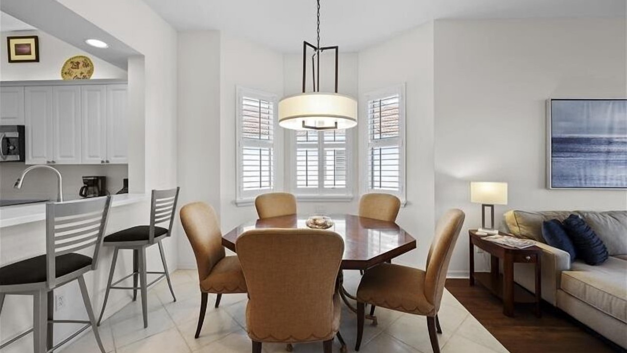 Photo of Livingroom in Vanderbilt Beach
