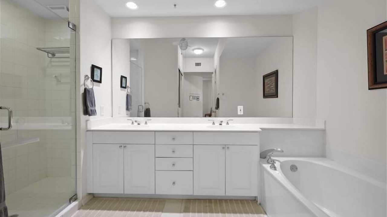Photo of Bathroom in Vanderbilt Beach