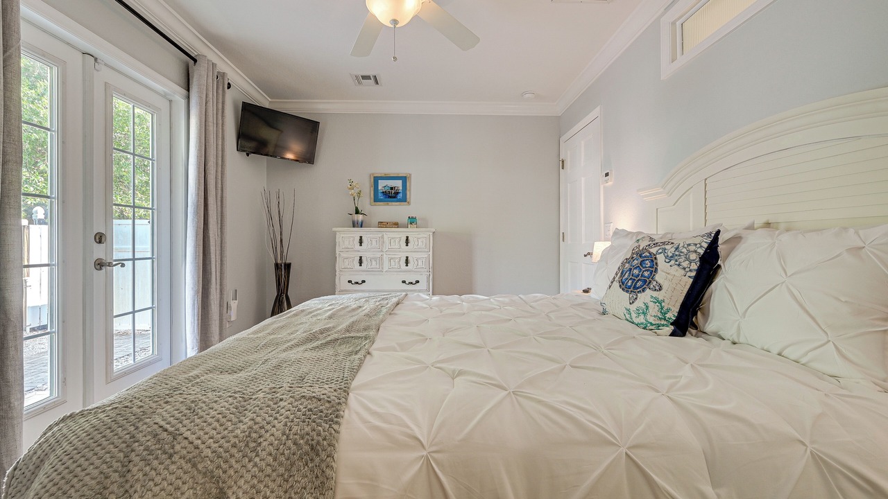 Photo of Bedroom in Crystal Beach