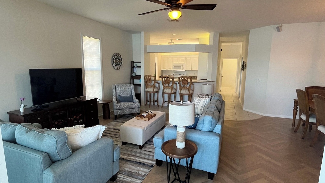 Photo of Livingroom in Crown Pointe