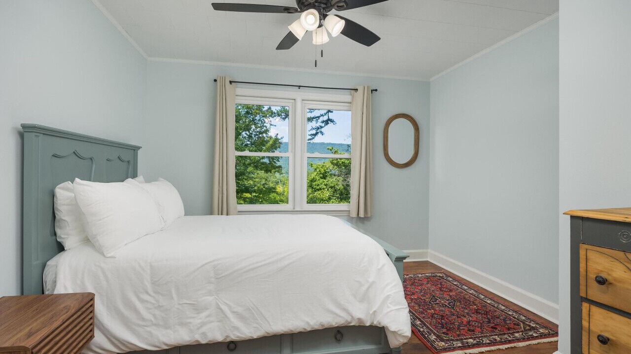 Photo of Bedroom in Chattanooga Valley