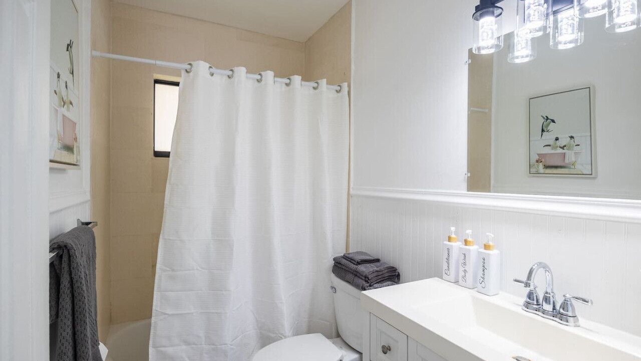 Photo of Bathroom in Bay Harbor Islands