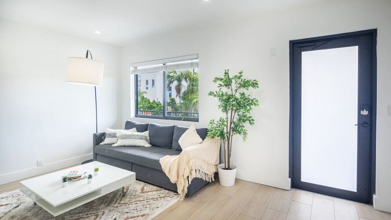 Photo of Livingroom in Bay Harbor Islands