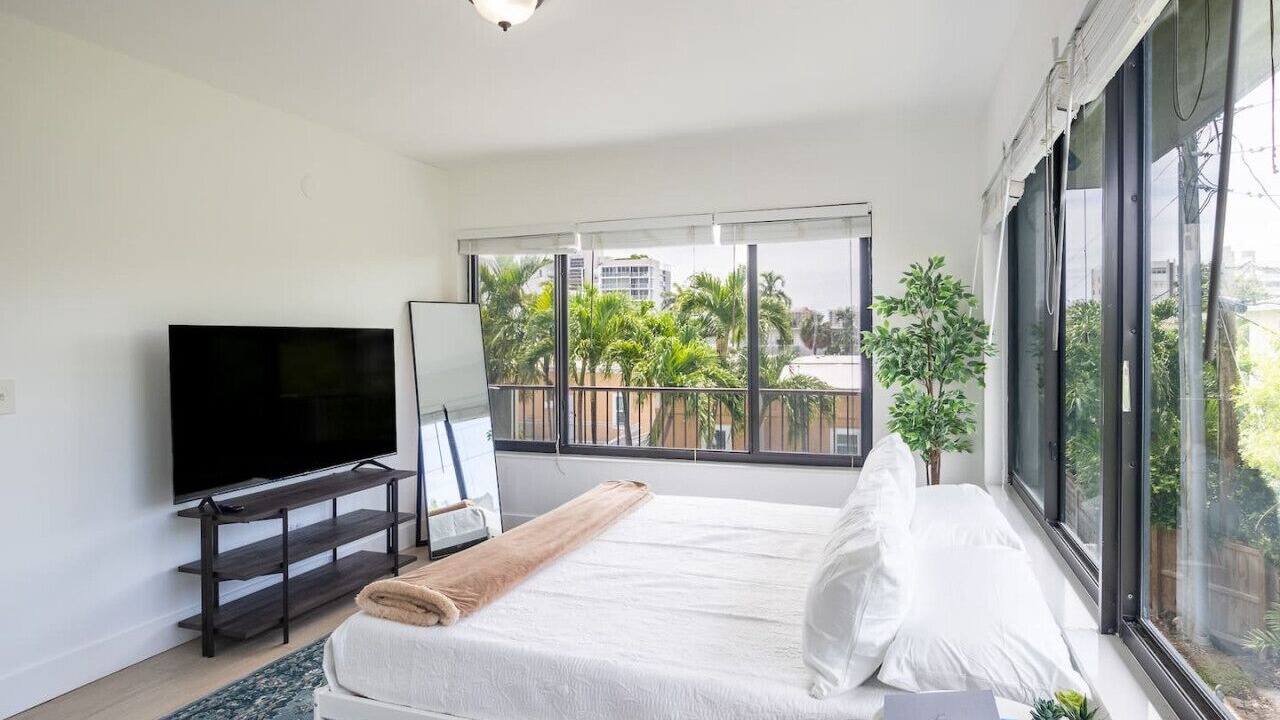 Photo of Bedroom in Bay Harbor Islands