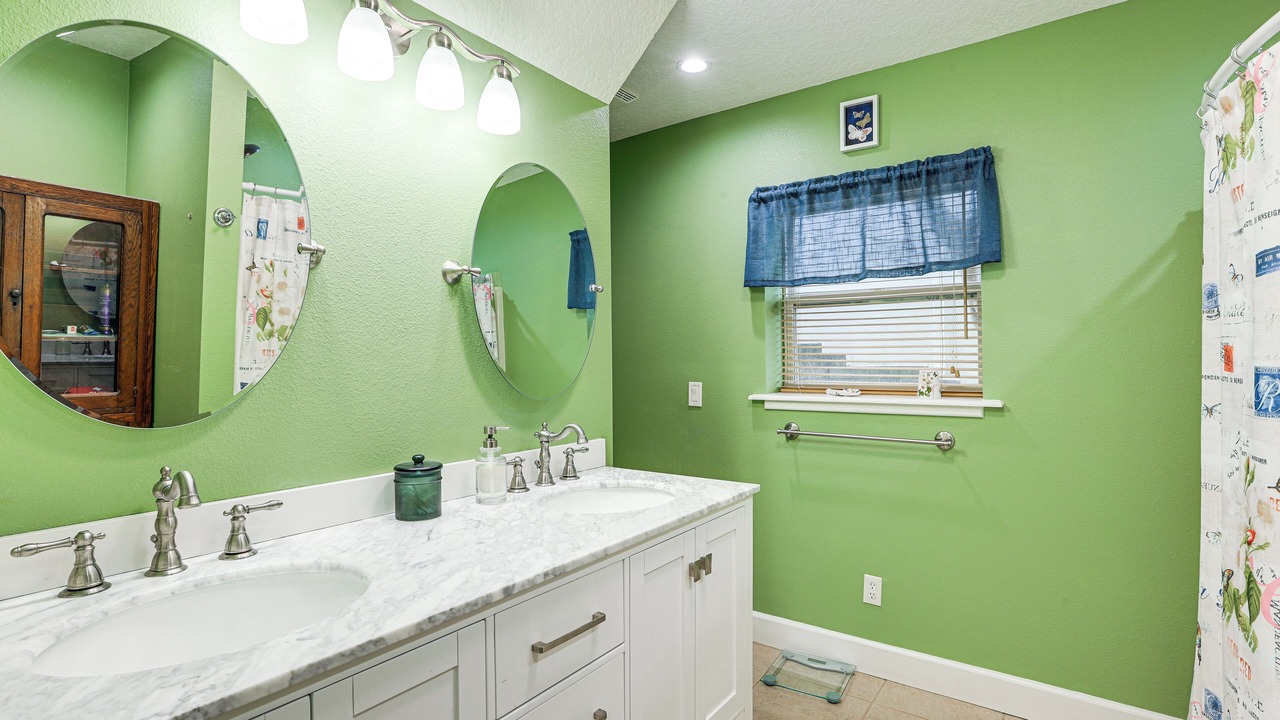 Photo of Bathroom in Citrus Springs