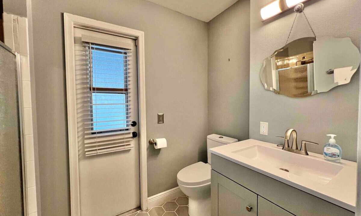 Photo of Bathroom in Greenview Shores