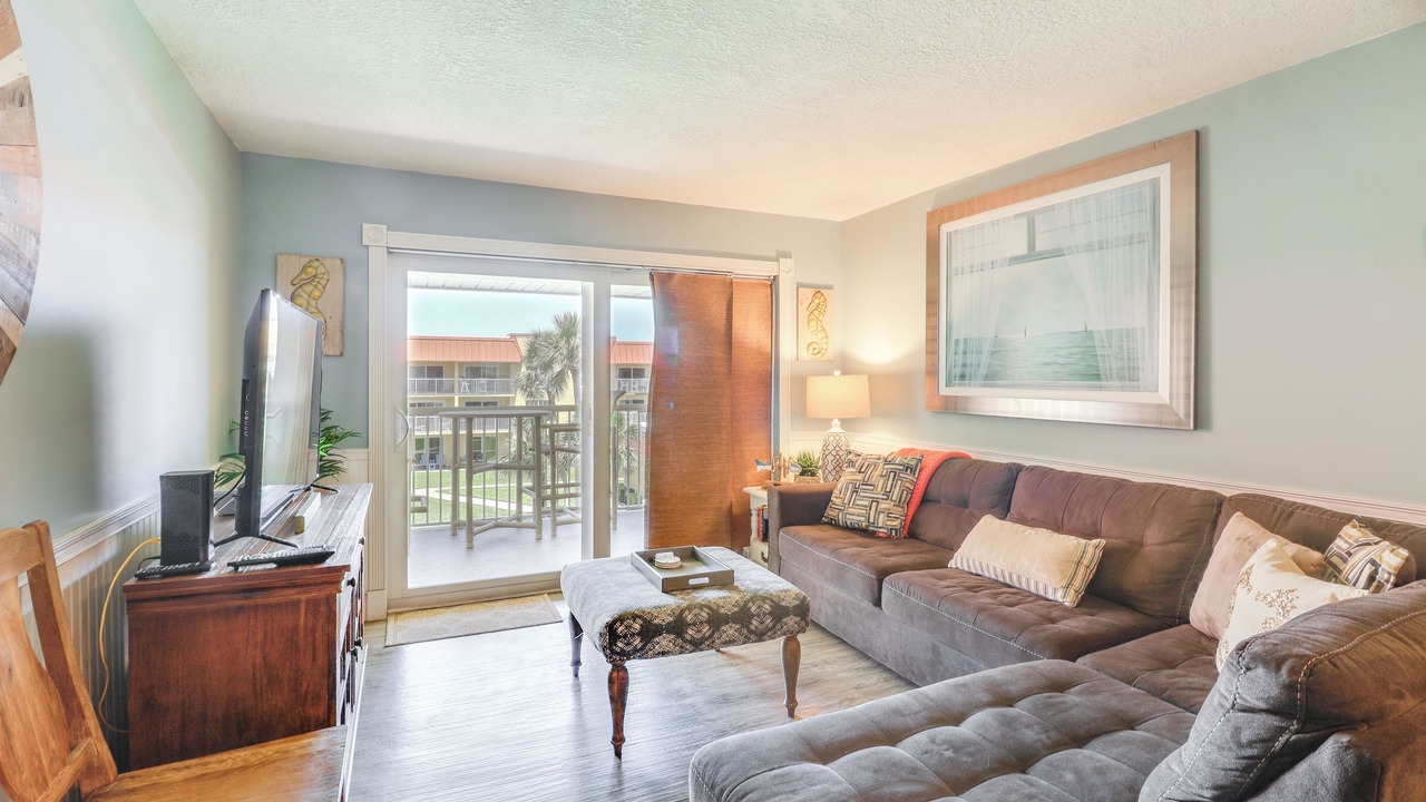 Photo of Livingroom in Point East