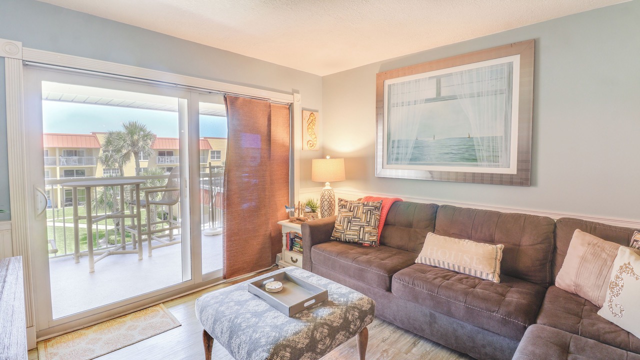 Photo of Livingroom in Point East