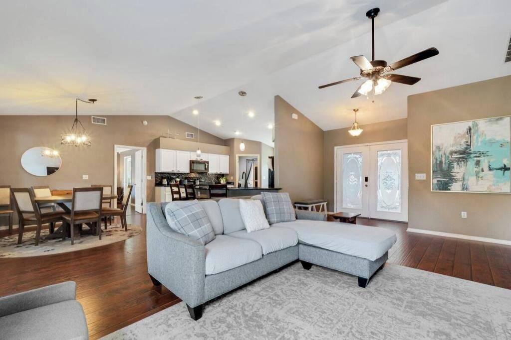 Photo of Livingroom in Nichols
