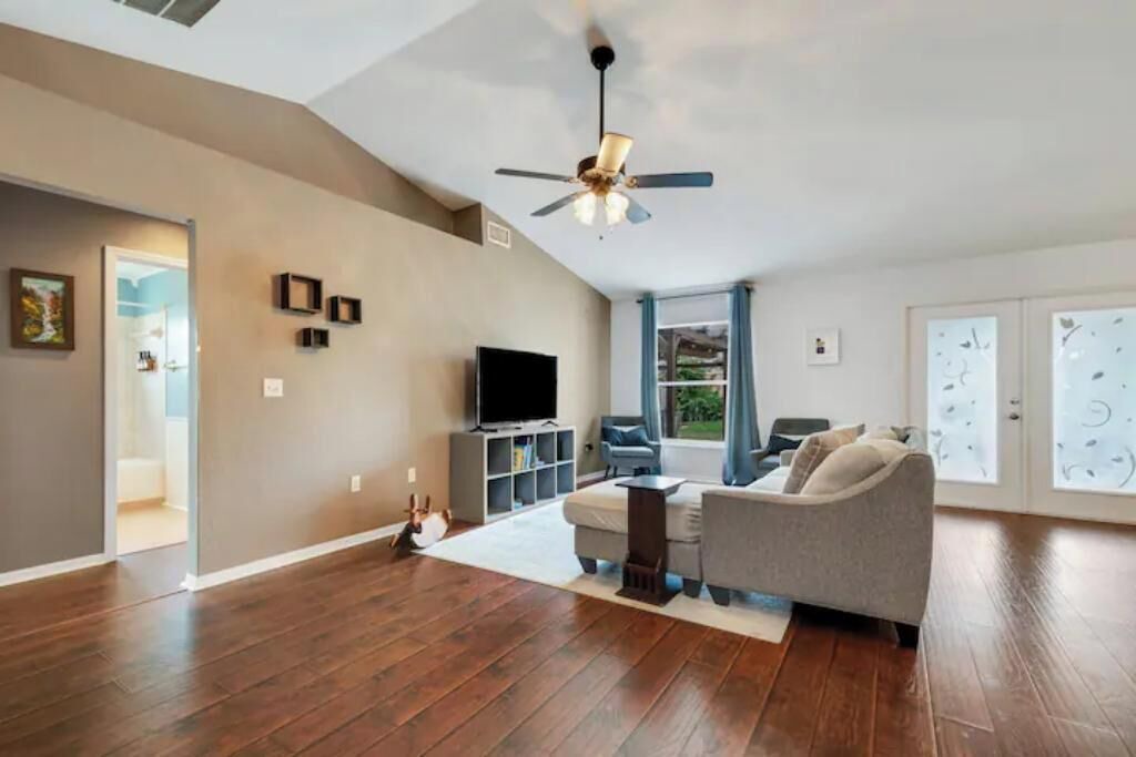 Photo of Livingroom in Nichols