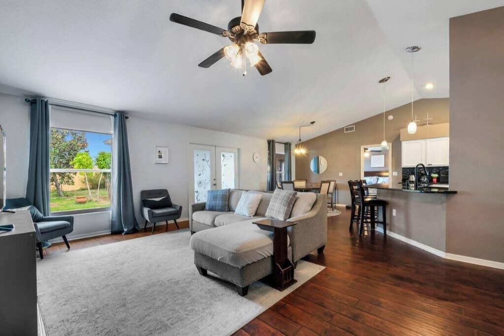 Photo of Livingroom in Nichols