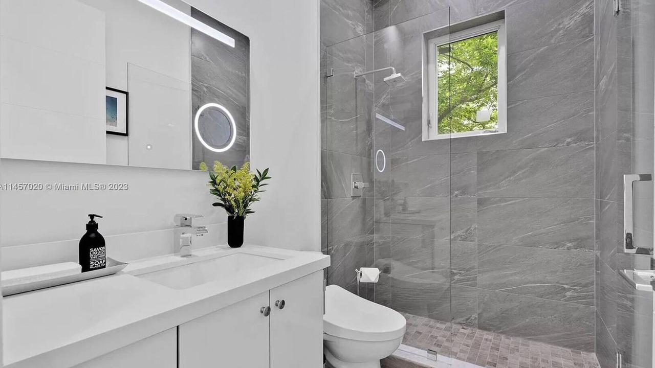Photo of Bathroom in Coral Terrace
