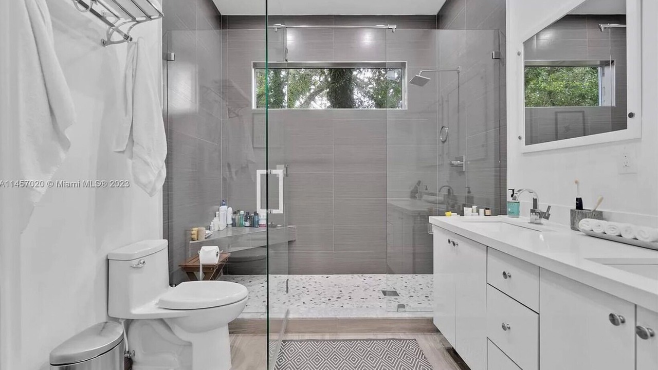 Photo of Bathroom in Coral Terrace