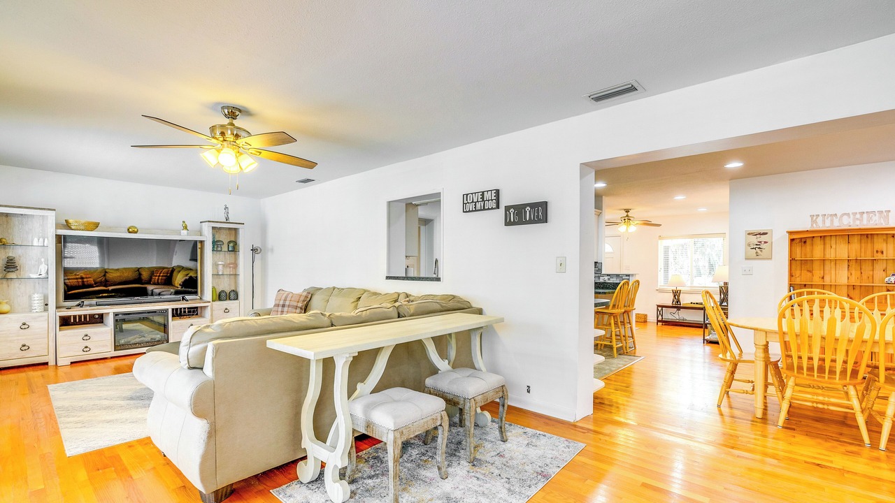 Photo of Livingroom in Fort King District