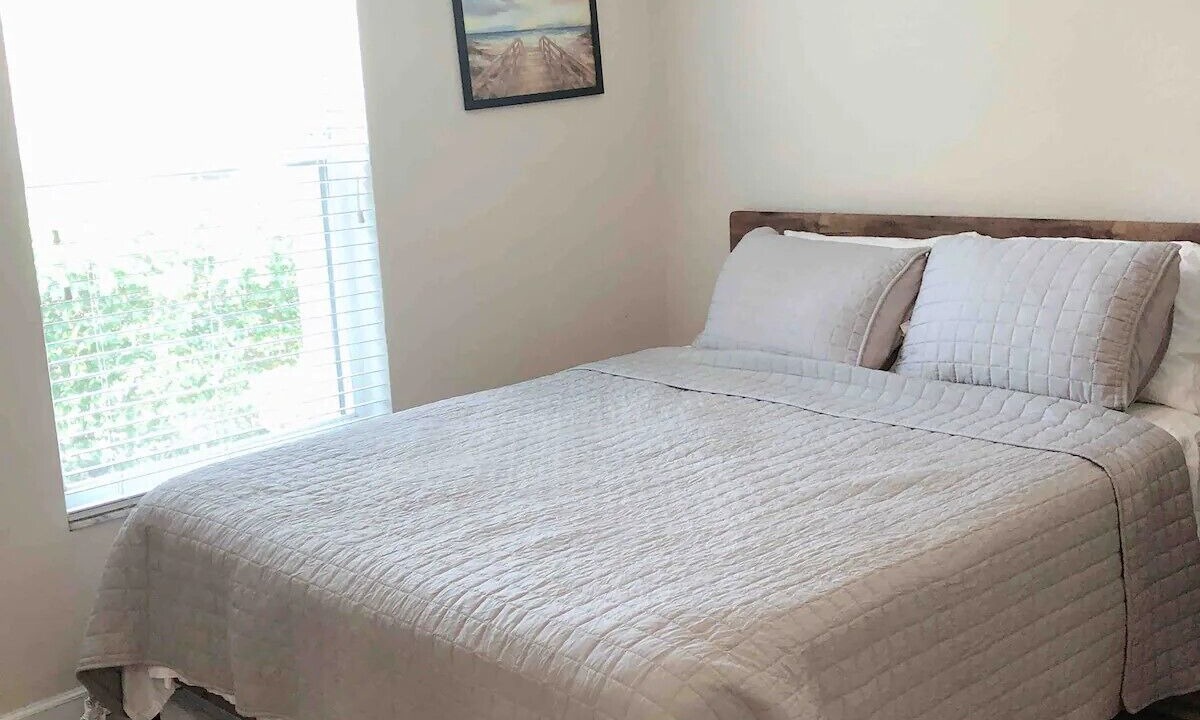 Photo of Bedroom in Greenview Shores
