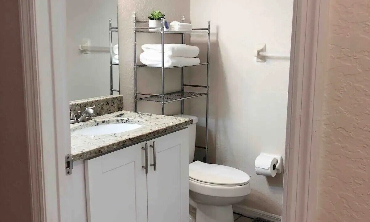 Photo of Bathroom in Greenview Shores