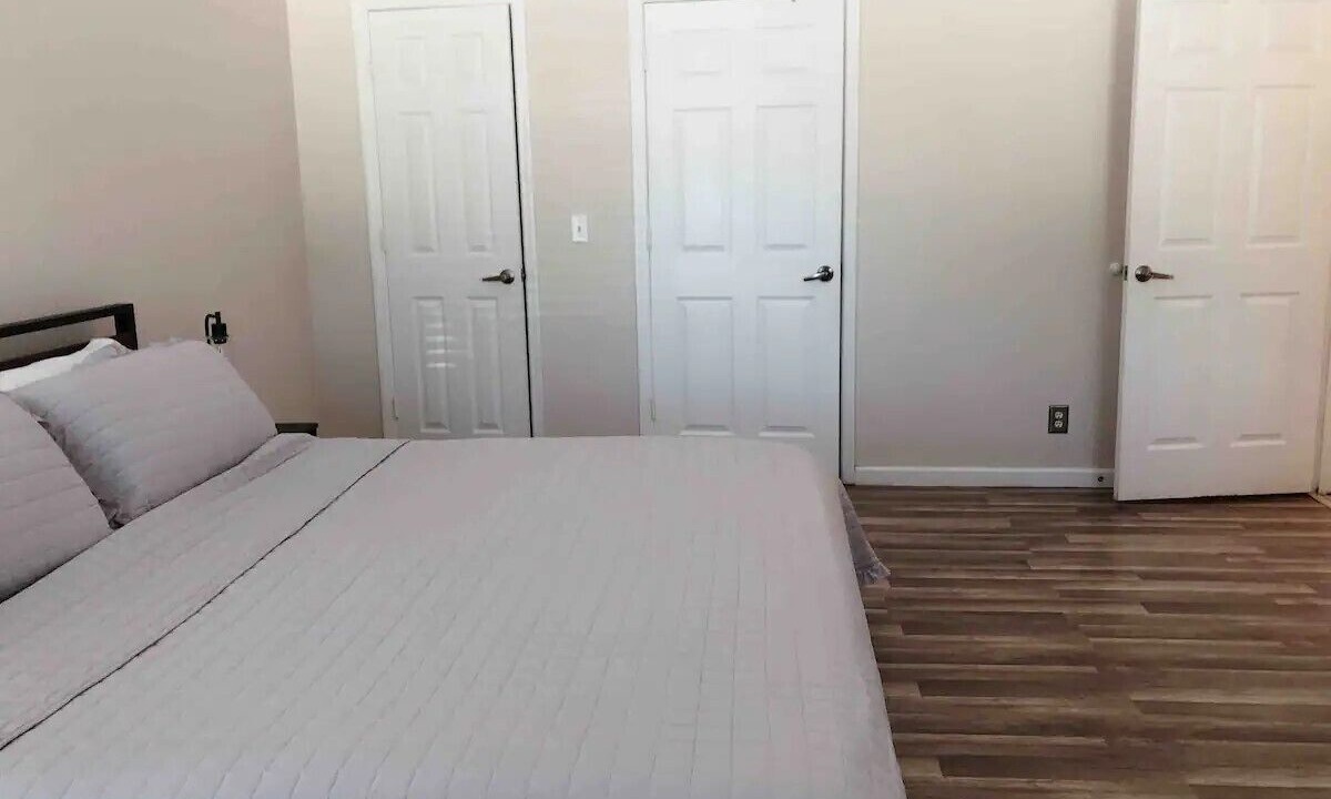 Photo of Bedroom in Greenview Shores