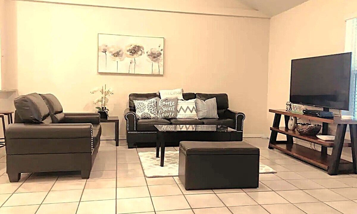 Photo of Livingroom in Greenview Shores
