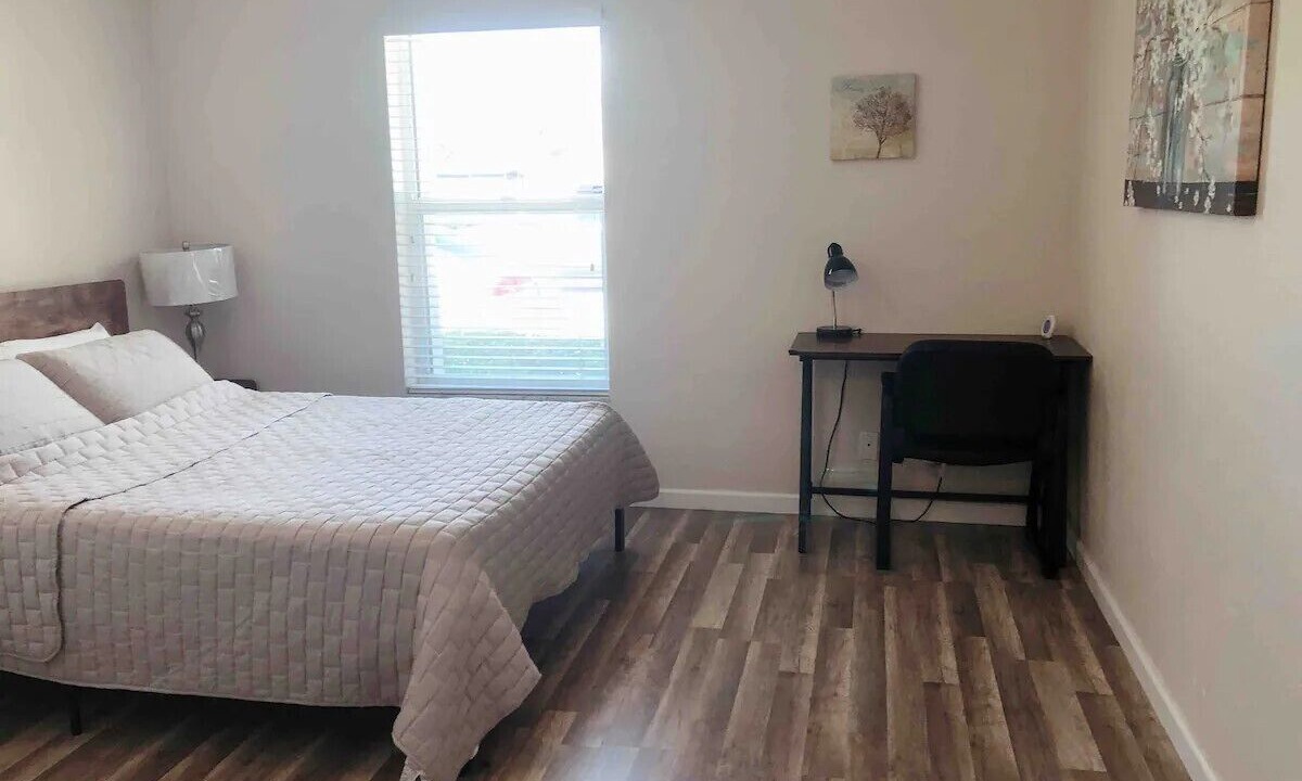Photo of Bedroom in Greenview Shores