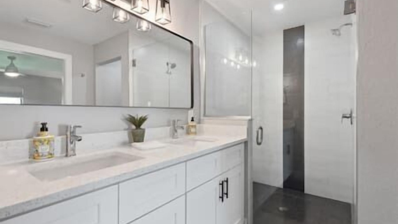 Photo of Bathroom in San Carlos Park