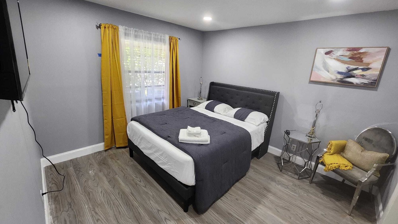 Photo of Bedroom in Coral Springs