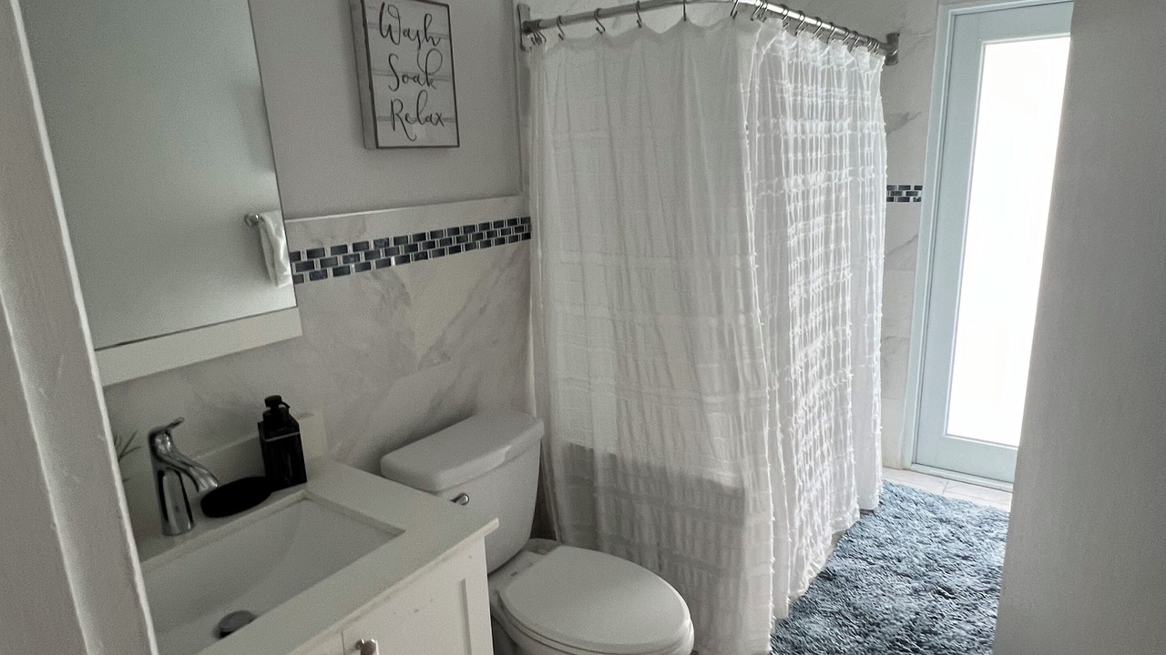 Photo of Bathroom in Sunset