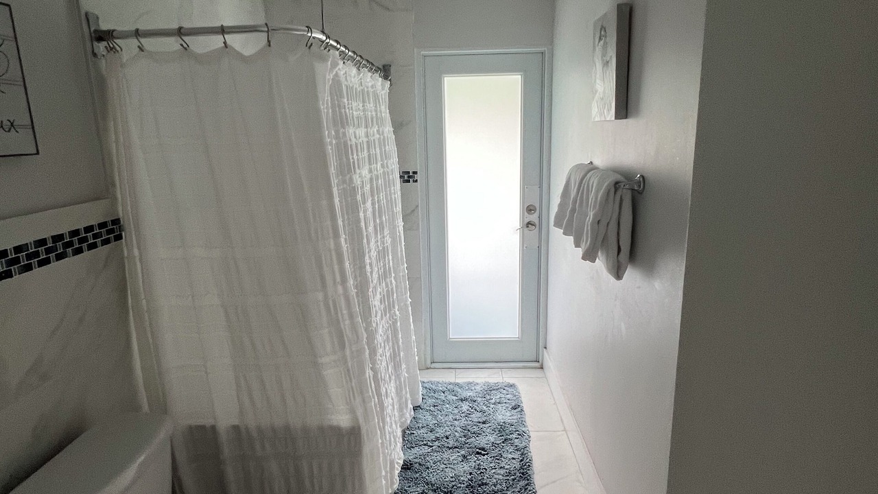 Photo of Bathroom in Sunset