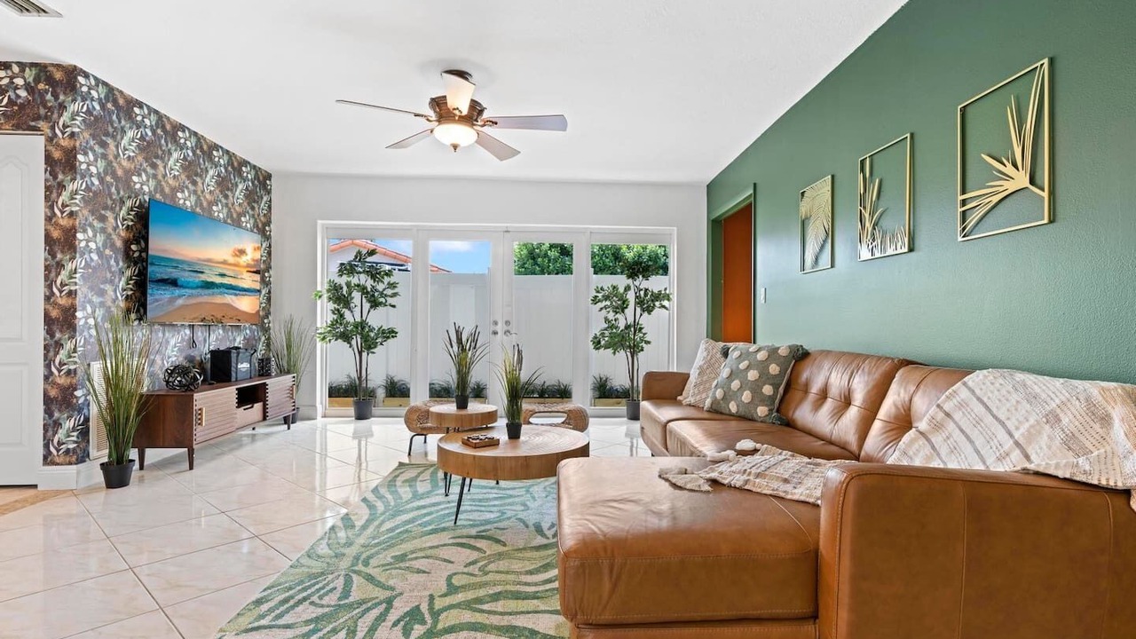 Photo of Livingroom in Ludlam