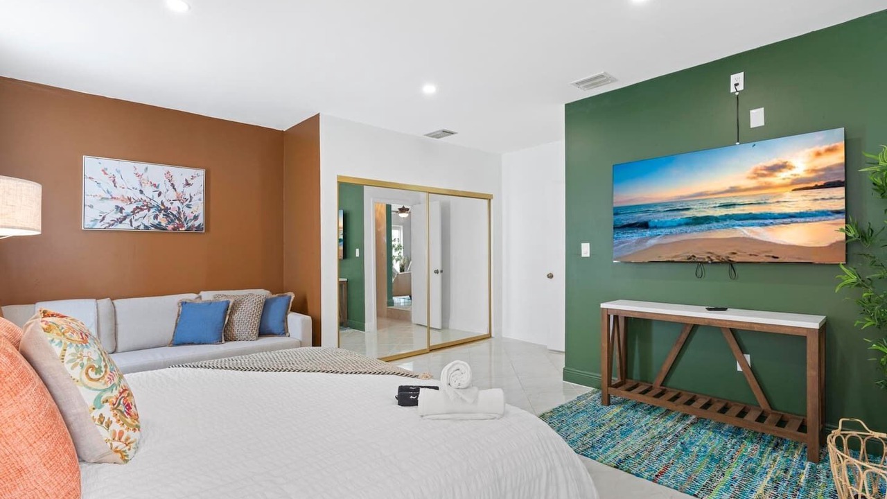 Photo of Bedroom in Ludlam