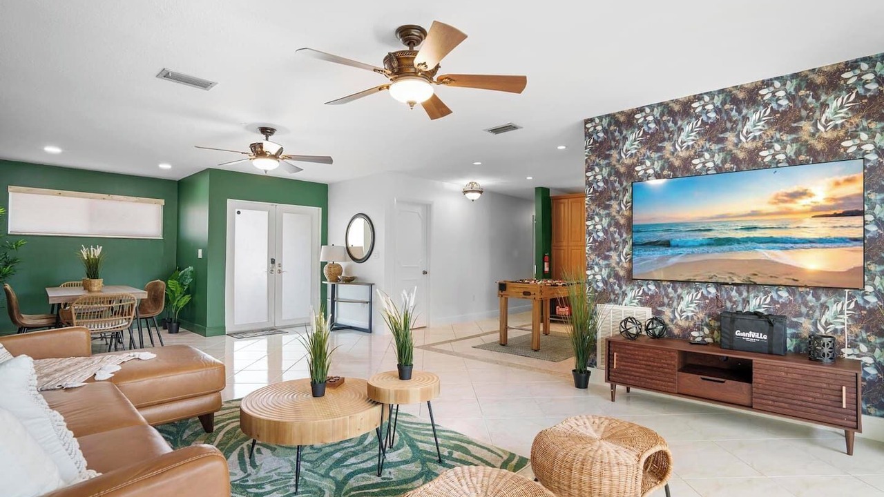 Photo of Livingroom in Ludlam